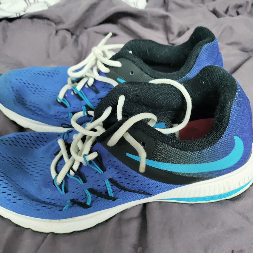 COPY - Mens nike shoes size 10